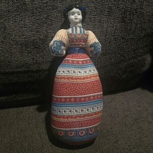 Avon | 1981 American Heirloom Collection Doll